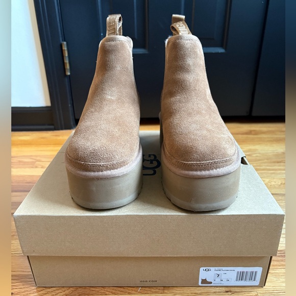 UGG Chestnut Platform Winter Boots - Picture 2 of 7